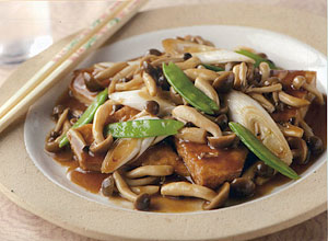 ぶなしめじと唐揚げのオイスターソース煮込